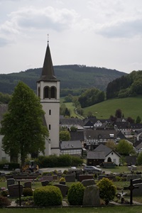 Blick auf Friedhof Calle und Kirchturm