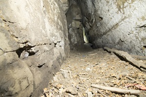Höhle zum durchkriechen Luxemburgische Schweiz